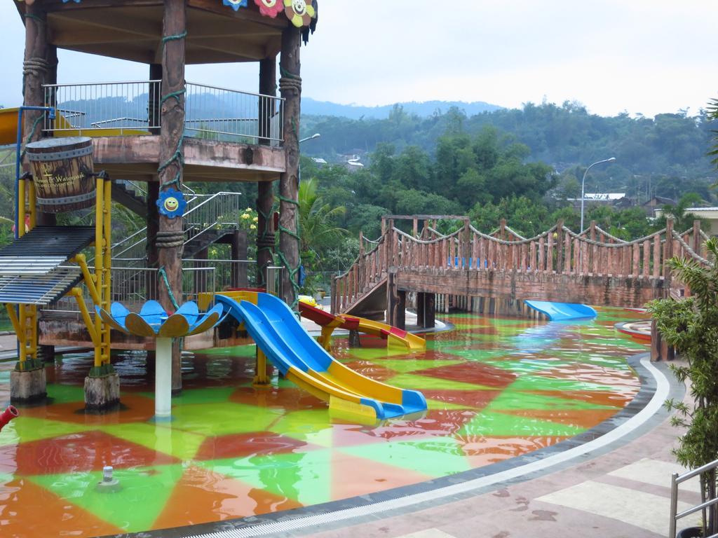 Taman liburan Bess & Waterpark And Convention