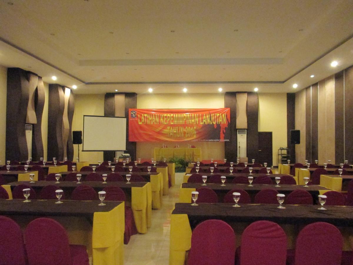 Bess & Waterpark And Convention